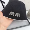 Modedesigner hink hatt våffla design solid personlighet sol hattar män kvinnor kepsar diamant varumärke logotyp solskyddsmedel mångsidig par mössa