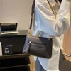 Okul Çantaları Kadınlar İçin Küçük Crossbody 2023 Yaz Moda Trendi Deri Tasarım Yastığı Omuz Çantaları ve Çanta