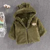 W dół płaszcz dziecięce ubrania zima gęsta ciepła kurtka imitacja futrzana kurtka z kapturem z kapturem niedźwiedź kreskówkowy chłopiec kurtka dziewczyna kurtka J230823