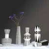 Nordische geometrische Keramikvase Schwarz -Weiß -Flasche Skandinavische Moderne für Home Schreibtisch Dekoration Wohnzimmer Hauswarming Geschenk HKD230823