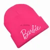 Beanie/Kafatası Kapakları Sonbahar ve Kış Yeni Barbie Nakış Örme Şapka Kadınlar Barbie Pembe Şapka Açık Sıcak Sevimli Yün Şapka J230823