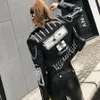 Chaquetas de cuero de imitación 3D Graffiti para mujer, chaquetas de cuero de pu suave, chaqueta de dibujos animados para mujer, remaches con cuentas, prendas de vestir exteriores recortadas de Punk Rock F2217 230822