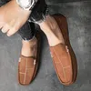 Klänningskor män casual skor mode slip-on moccasin driver mjuka bekväma andningsbara lägenheter sneakers svart grå röda loafers 230822