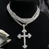 Choker Shiny Rhinestone Cross Cross Naszyjnik dla kobiet biżuteria Vintage Neo Gothic Ladys 'Akcesoria