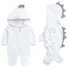 Rompers Spring Kids Tales Född baby Romper Suit Solid Hooded Dino Boys Girls Cotton Babywear 4 Colors 230822
