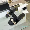 2023 Donne Mule Slides classiche pannelli piatti agnelli a agnello bianco casa sandali casual designer estate di lussuoso ragazzo di moda spiaggia all'aperto a infradito piatto sandalo