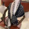 Écharpe digner pour les femmes enveloppe de marque Écharpe carrée carrée serpette en soie pashmina scarv châle cadeau d'anniversaire plissé facile à assortir la taille de touche douce 180 * 70 cm Scarpe à cheveux