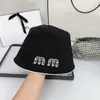 Modedesigner hink hatt våffla design solid personlighet sol hattar män kvinnor kepsar diamant varumärke logotyp solskyddsmedel mångsidig par mössa