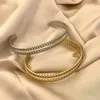 Brazalete para mujer, pulsera elegante de acero inoxidable para mujer con detalles exteriores de lujo, ideal para cualquier ocasión, regalo, primera elección