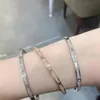 Bracciale designer Nuove donne Edizione stretta bracciali in acciaio al titanio moda di lusso leggero con diamanti pieni di ornamenti in acciaio inossidabile con acciaio al titanio