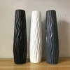 Luxury Plastic Black Vase White Abstract Vintage Tall Modern Vase Long Grand Dekoration Wohnzimmer Wedding Decoration Table MZY HKD230823