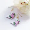 Dingle örhängen lera för kvinnor flickor enkel mode fjäril hänge handgjorda lila blommor släpp öron smycken tillbehör