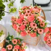 Decoratieve bloemen kransen kunstbloemen Gerbera Hydrangea Wedding Feest van vakantiefeest terras Courtyard Garden Conference Center Decoratie 2308222222