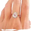 Pierścienie klastra europejskie i amerykańskie kropla w kształcie gruszki Pierścień Diamentowy spersonalizowany 18K Rose Gold Hand Jewelry