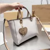 Sac à bandoulière en cuir pur, sacs de courses de grande capacité, fourre-tout, matériel de couleur unie, lettre coeur pendentif rivet fermeture éclair double poches sac à main