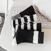 女性の靴下トレンディホールbe食black black white matching Stripesファッションシンプルな用途の快適な通気性パイルv218