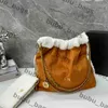 Sacs à main de créateurs de luxe Marque classique 22 Sac à main Dames Sacs de seau d'hiver Sac à bandoulière décontracté Lettre Bumbag Shearling Daim Totes