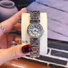 Fashion Luxury Women Watches Top Brand Designer Watch Diamond Dial Diaches Orologio per quarzo in pelle per le donne Regali per la mamma di San Valentino di Natale