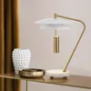 Lampes de table Lampe de bureau LED créative postmoderne nordique simple pour salon chevet chambre studio décor à la maison luminaire design
