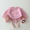 Rompers Korean Baby Cotton Kinting Clothing Set Kids Boy Girls Outfit Spring Autumn Teenage Spädbarn Tracksuit Pullover Tops Pants 2st 230823