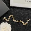 Kvinnors designer smycken högkvalitativ blekguldkedja armband logotyp hänge armband inklusive låd föredragen gåva