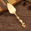 Европейский стиль золотистого ретро-нож и сервер Set Hollow Out Pizza Shovel Cake Dessert Knife 2pcs Свадебный день рождения подарочный набор HKD230812