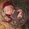 レッドベイビーハットニット幼児の女の子かわいい温かい帽子写真小道具クリスマスフェスティバルニットボンネットサンタヘッドウェアフォトスタジオアクセサリーHKD230823