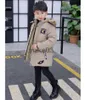 Down Coat 2022 Big Size Teenager Boys Jacket Winter middenlengte plus fluweel dikke vaste kleur in katoenen capuchonwindbreaker voor 414y J230823