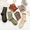 Party Favor 6 couleurs Style coréen nouvelles chaussettes tricotées femmes Plaid mi-tube chaussette automne et hiver chaleur confortable chaussettes de Sport 2 pièces/paire Q515