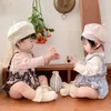 ROMPERS 2023 Spring Autumn Infant Girls 2pcs Caso Conjunto de algodão Manga longa Top Suspender Bodysuit Suspender Terno Baby Outifts 230823
