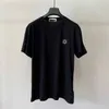 Mens T-Shirts Stonis Kısa Kollu Üst Tees Polos T-Shirt Yuvarlak Boyun İşlemeli Göğüs Emblemi İpek Pamuk Katı gevşek