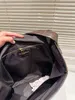 Berömda varumärken Cowhide Tygväska Kvinnor Binds färgad handväska stor kapacitet Högkvalitativ shoppingväska lyxiga axelväskor