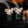 Dangle Küpeler Hafif Lüks Senior Sense Kulak Aksesuarları Kadın Yemeği Maç Zirkon Bow Square Geometrik Emerald