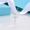 Collares colgantes Diseñador Diseñador Tiffany Pulsera Edición T Full Diamond Cross Necklawith 18k Chapado en oro rosa en cobre blanco para mujeres Personaliz simple