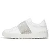 2024 Дизайнерская платформа джинсовая повседневная обувь Rockstuds Open Trainer Trainer White Black Rose Pin