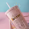 Die neuesten 20,3 -Un -Sommer -Doppel -Layer -Plastik -Stroh -Kaffeetasse, viele Stiloptionen, Unterstützen Sie die Anpassung eines beliebigen Logos