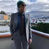 Abiti da uomo abito a strisce verticali grigi set di blazer slim fit per affari smoking in giro a punta a picco da 2 pezzi pantaloni da sposa indossare