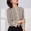 女性のブラウス韓国のファッションレディースストライプシャツブラウス女性トップ女性ボタンアップシャツ女の子カジュアル長袖Pyd2098