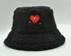 Gorro / Gorros de calavera Nuevo Sombrero de pelo de cordero Otoño e invierno Cálido Sombrero de pescador Badbunny Bad Rabbit Bordado Pot Hat Tide J230823