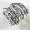 Anillos de racimo Conjunto de pavé de lujo Cuadrado completo T Simulado Diamante Anillo de piedras preciosas Joyería Mujeres 925 Cóctel de plata esterlina para