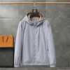 Дизайнерские мужчины Новая полосатая осенняя/зимняя мода Casual P Home Outdoor Badge Jacket поставляется в различных стилях M-3XL