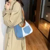 Denimkontrast Färgstruktur Underarm Bag Autumn New Style Versatile Women's One Shoulder Handbag Crescent Bag