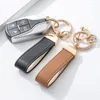 Keychains Luxury Key Chain Men Lady Keychain Contrast Leather for Car Ring Holder Gift Ies Famlies Accessories grossist