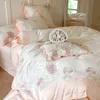 Set di biancheria da letto di lusso rosa bianco patchwork 1000tc Cotton egiziano Fiori di rose da ricamo da letto per biancheria da letto set di coperture piumino set fogli foglio lettino 230823