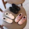 ブーツ新しい小さな女の子のブーツ素敵なニット浅い毛皮のブーツ子供のための毛皮のブーツプリンセスバタフライノットプラットフォームブーツベイビーE07242 L0824