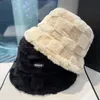 Breda randen hattar hink vinter hatt kvinnor pläd tjockare varm koreansk modedesigner lamm ull utomhus panama mössa män fiskare 230823