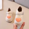 Laarzen Kinderen Effen Hart Lederen Schoenen Herfst Nieuwe Meisjes Schoenen Zachte Kids Fashion Mocassins Schoenen Prinses Schattige Baby Babyschoenen hot L0824