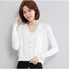 Kobiety Jesień 2023 biały sweter sweter wiosna koreańska moda w dekolcie w szyku z długim rękawem.