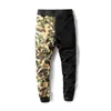 Calças casuais outono e inverno Novo tubarão de tubarão impressão de camuflagem calças de costura de hip-hop calças de rua Loose Street Clothin2216