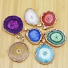 Pendentif Colliers 6pcs / lot Mélange de couleurs Choix de mode Agate naturelle Géode polie tranche de cristal irrégulière pierre dorée